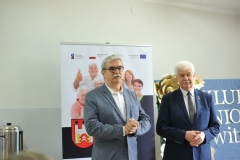 6.-Od-lewej-Przewodniczący-Rady-Miejskiej-wraz-z-Burmistrzem-Miasta-i-Gminy-Skępe-podczas-przemówienia